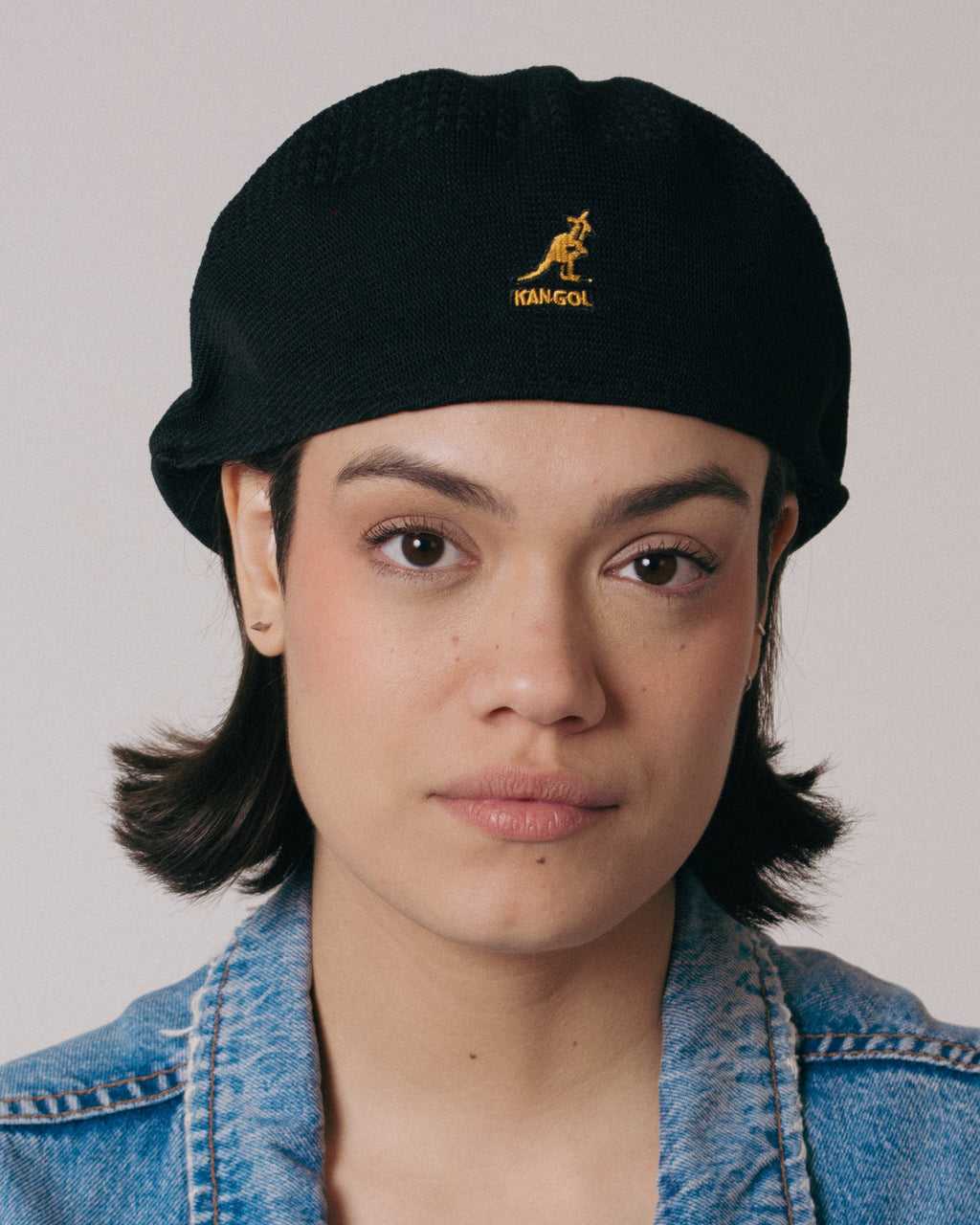 Kangol Wool Jax Beret Original Preto- Bordado Dourado e Branco