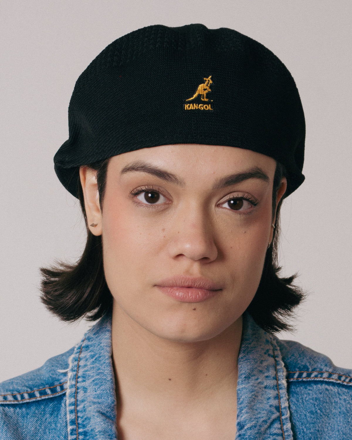 Kangol Wool Jax Beret Original Preto- Bordado Dourado e Branco
