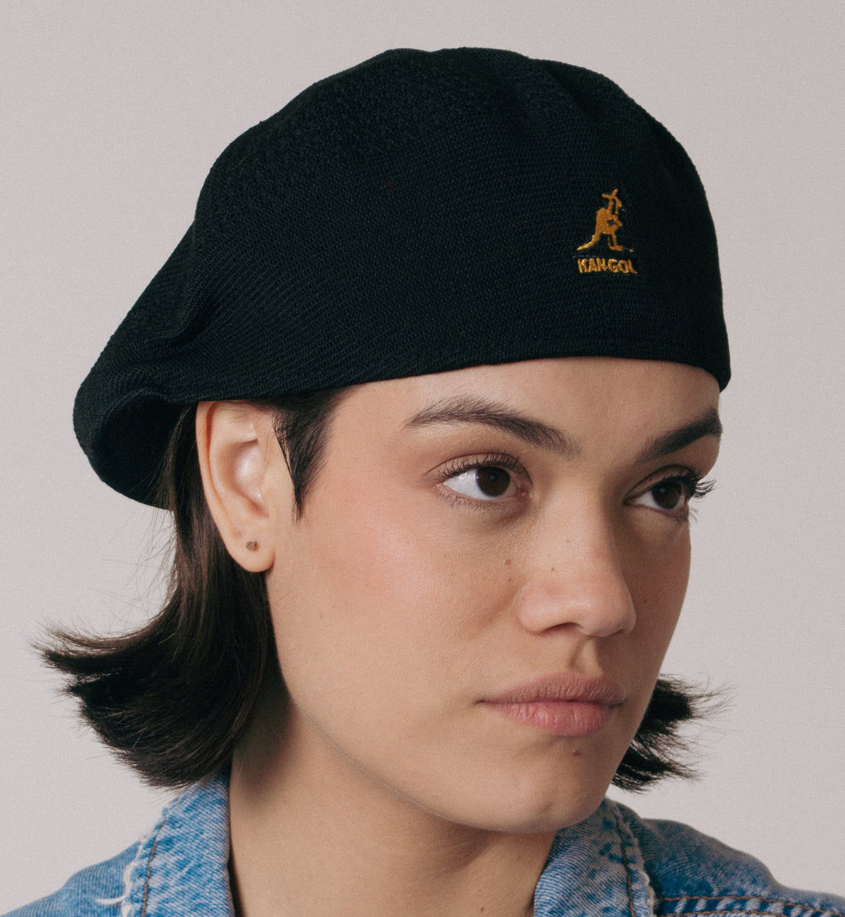 Kangol Wool Jax Beret Original Preto- Bordado Dourado e Branco